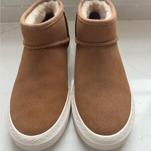 Ugg Alameda Mini Boot - Size 8.5